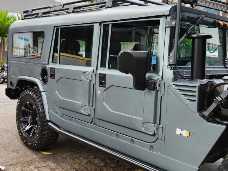 Hummer H1 Premium Garage